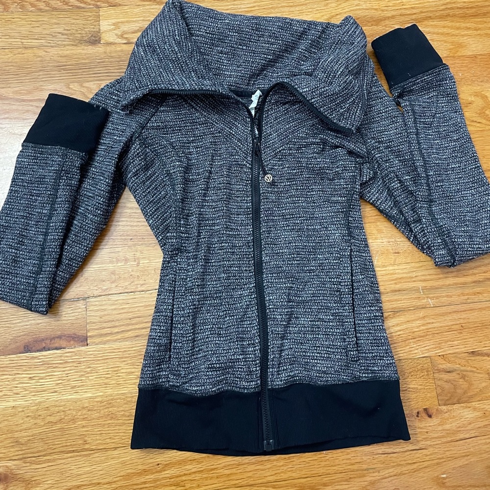 Lululemon zip up fitted jacket wide shawl collar size 2 tweed print